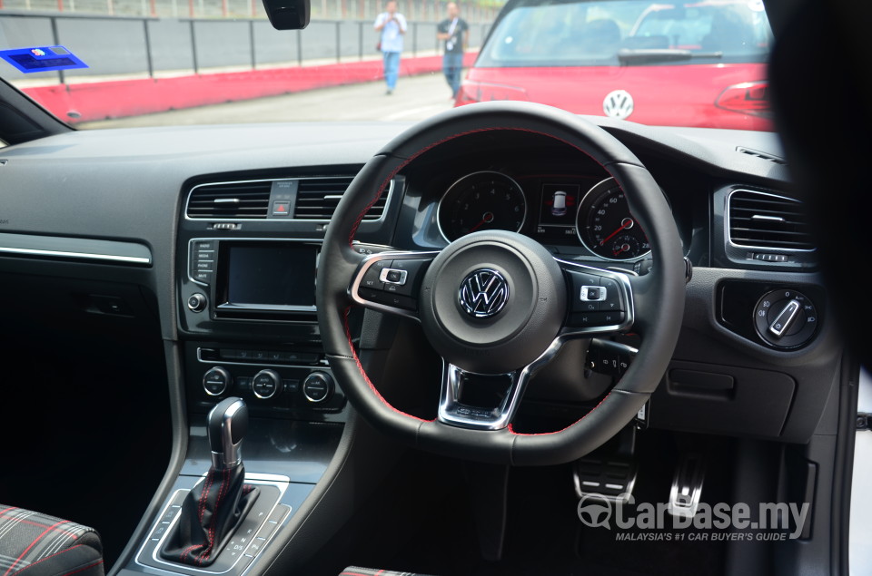 Volkswagen Golf GTI Mk7 (2013) Interior