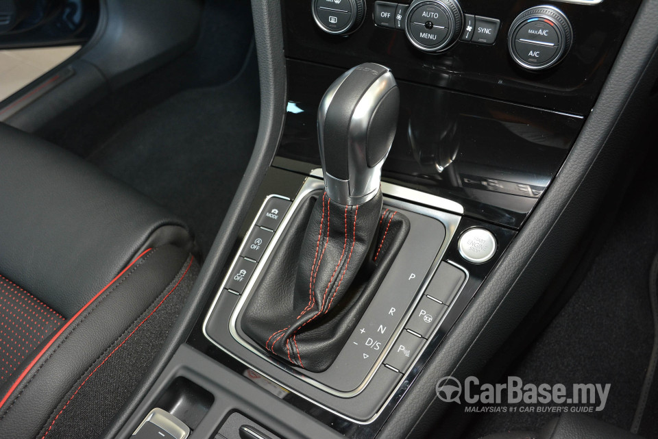 Volkswagen Golf GTI Mk7.5 (2018) Interior