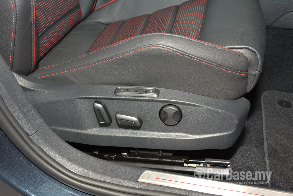Volkswagen Golf GTI Mk7.5 (2018) Interior