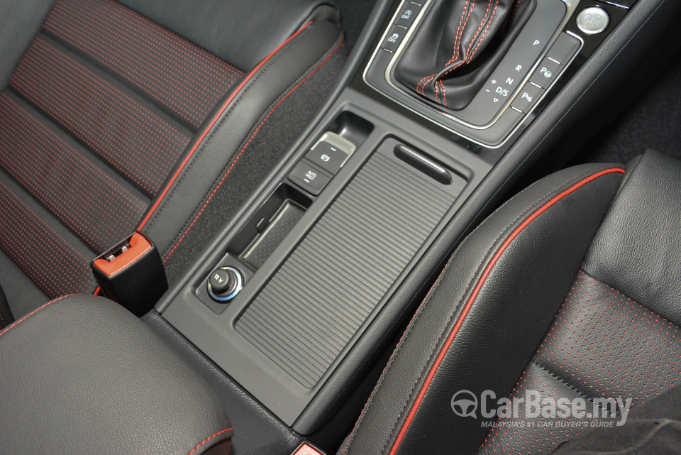 Volkswagen Golf GTI Mk7.5 (2018) Interior