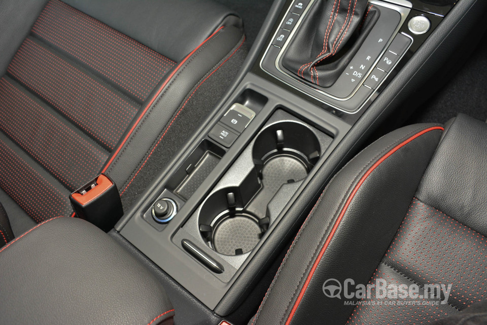 Volkswagen Golf GTI Mk7.5 (2018) Interior
