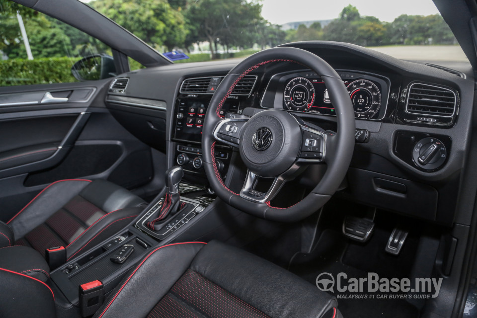Volkswagen Golf GTI Mk7.5 (2018) Interior