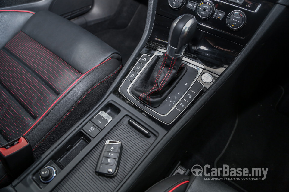 Volkswagen Golf GTI Mk7.5 (2018) Interior
