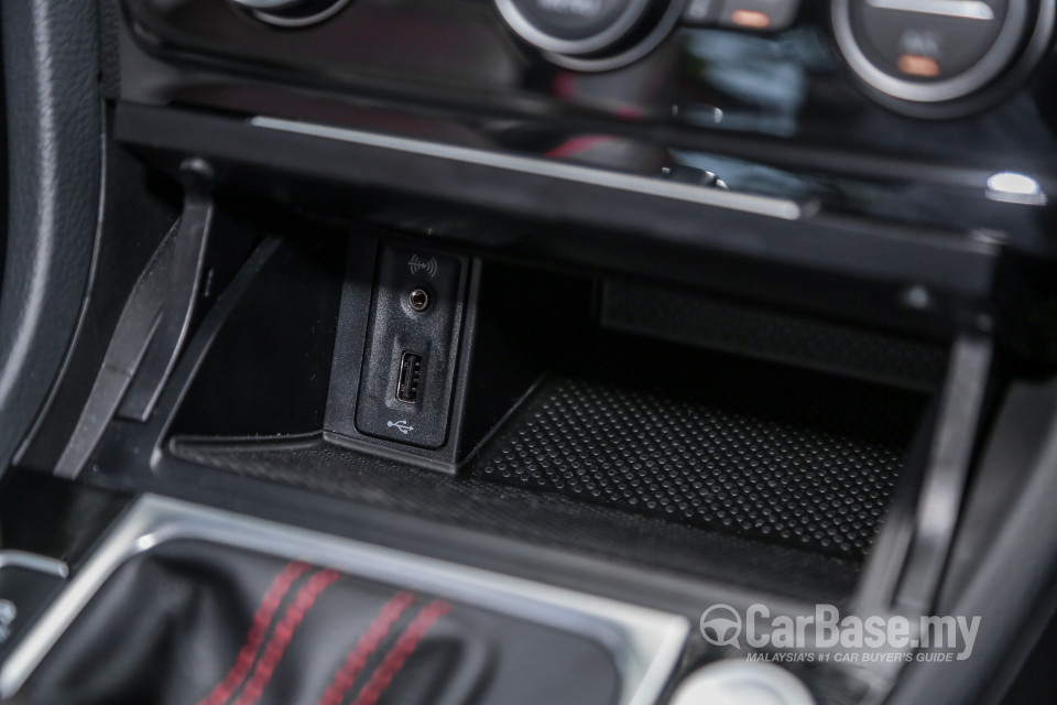 Volkswagen Golf GTI Mk7.5 (2018) Interior