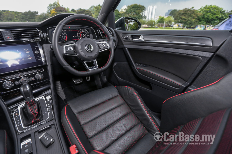 Volkswagen Golf GTI Mk7.5 (2018) Interior