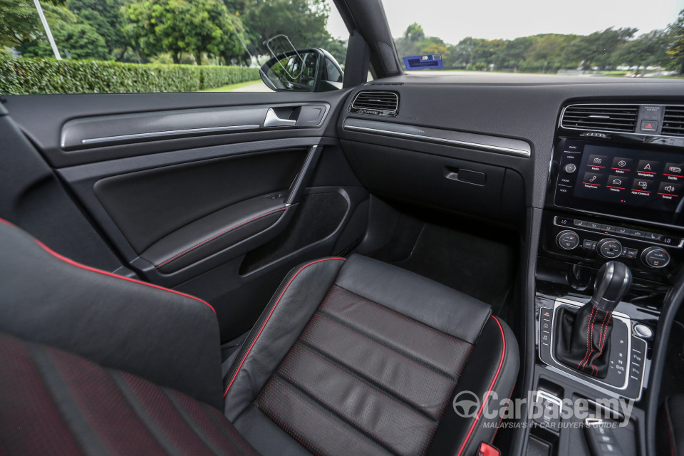 Volkswagen Golf GTI Mk7.5 (2018) Interior
