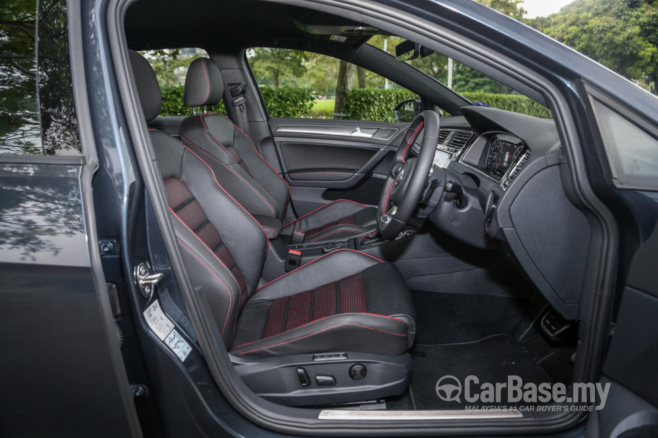 Volkswagen Golf GTI Mk7.5 (2018) Interior