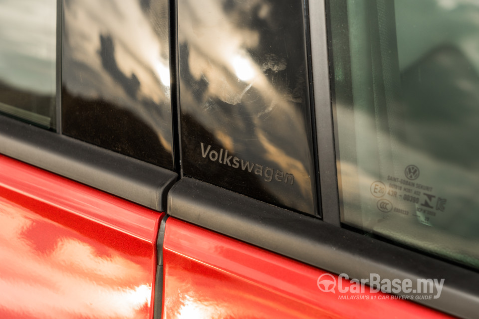 Volkswagen Golf GTI Mk8 (2022) Exterior