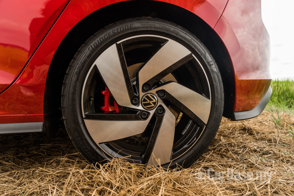 Volkswagen Golf GTI Mk8 (2022) Exterior