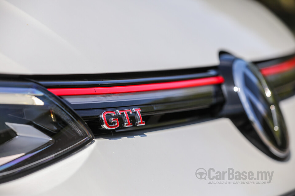 Volkswagen Golf GTI Mk8 (2022) Exterior