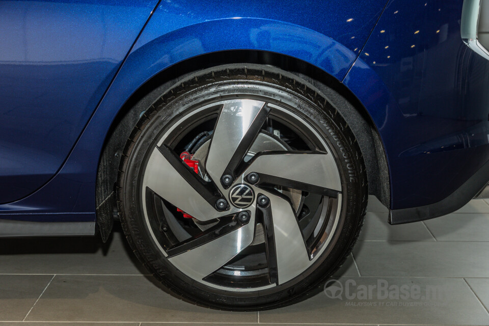 Volkswagen Golf GTI Mk8 (2022) Exterior