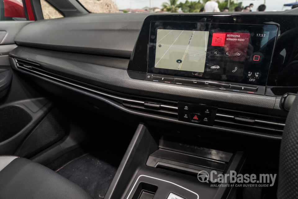 Volkswagen Golf GTI Mk8 (2022) Interior
