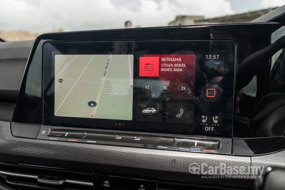 Volkswagen Golf GTI Mk8 (2022) Interior