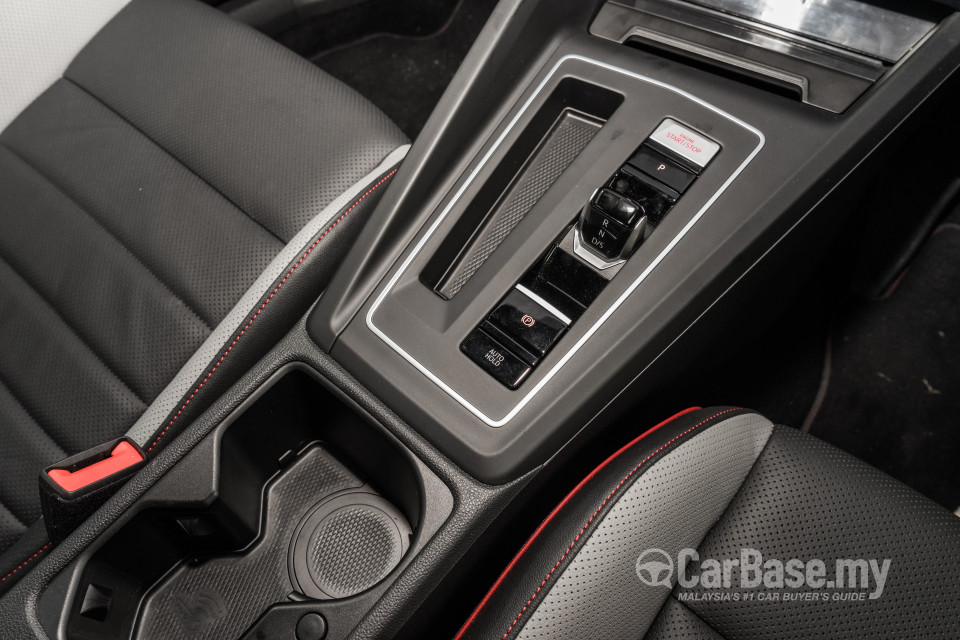 Volkswagen Golf GTI Mk8 (2022) Interior