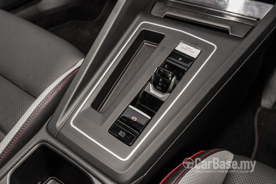 Volkswagen Golf GTI Mk8 (2022) Interior