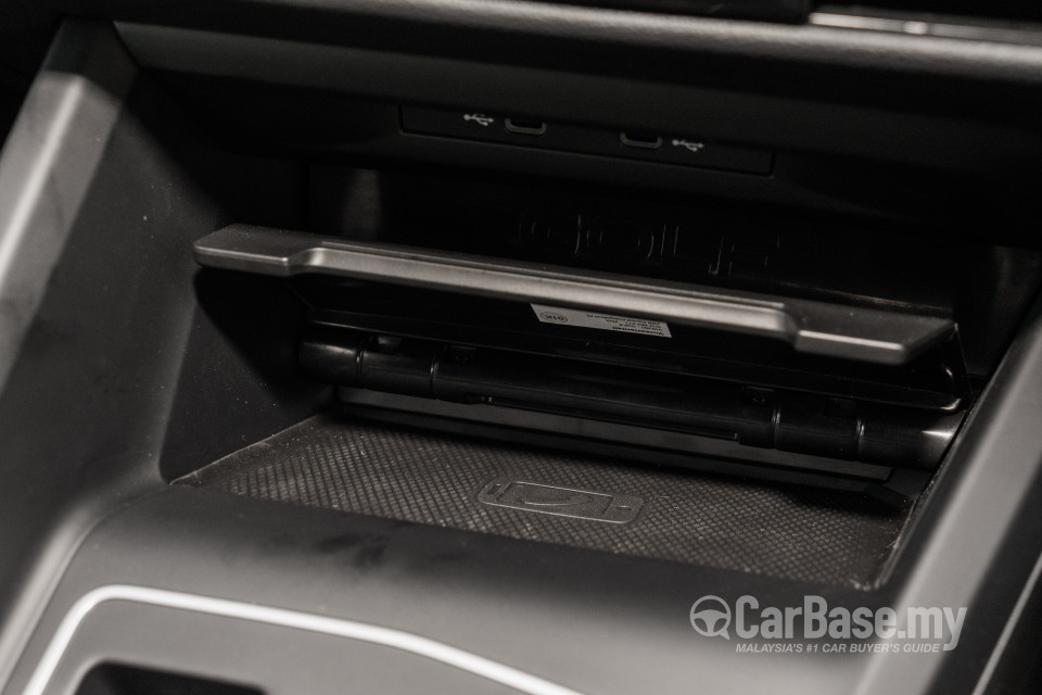Volkswagen Golf GTI Mk8 (2022) Interior