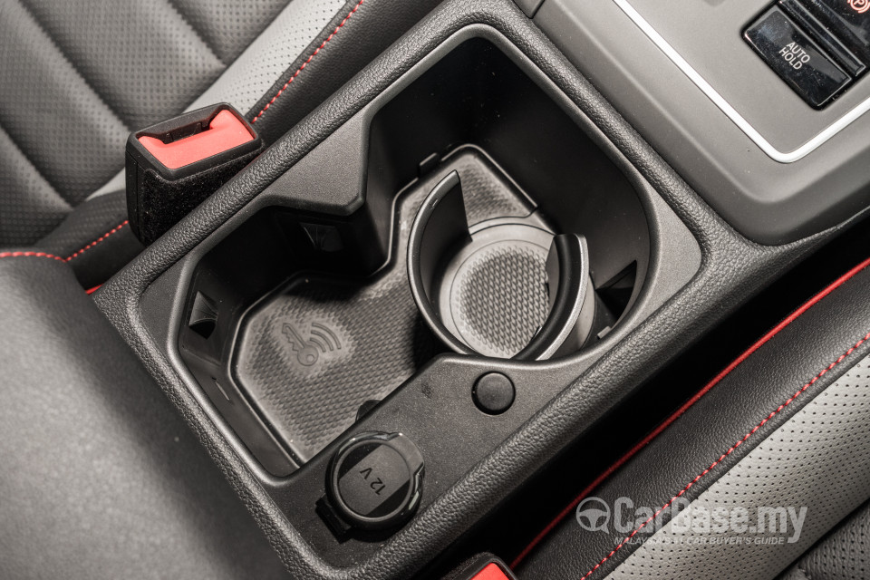 Volkswagen Golf GTI Mk8 (2022) Interior