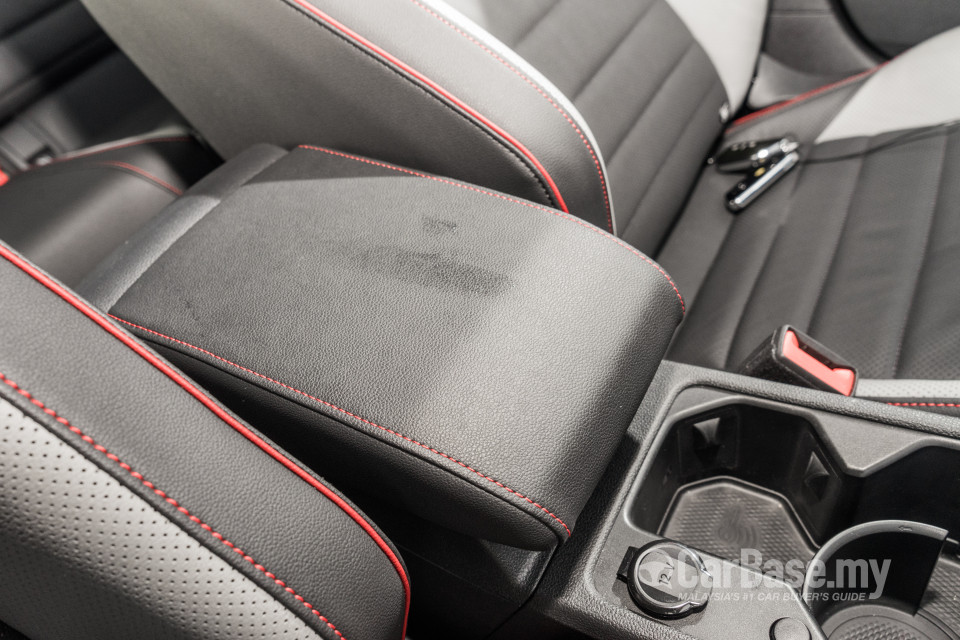 Volkswagen Golf GTI Mk8 (2022) Interior