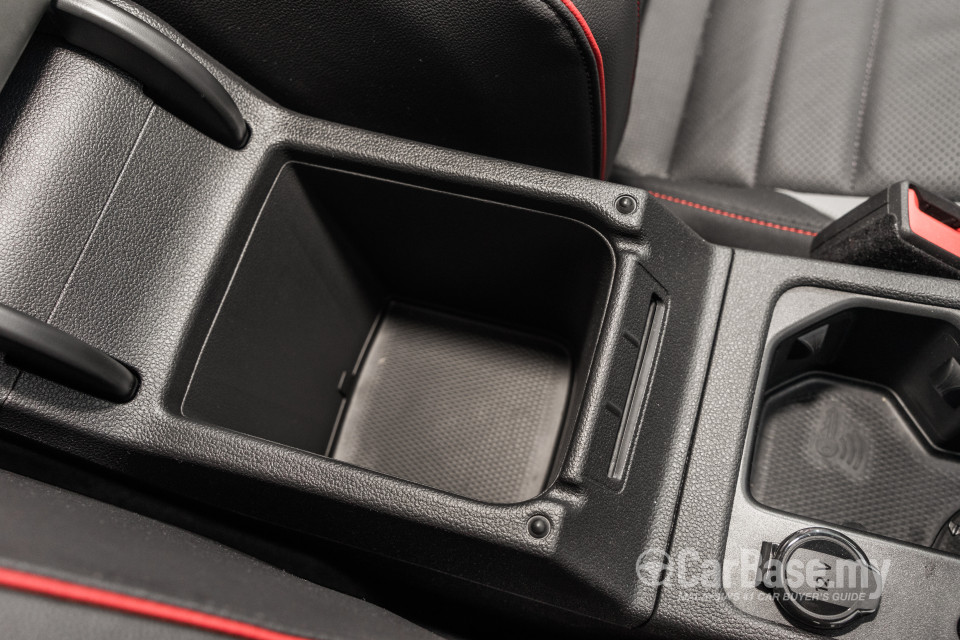 Volkswagen Golf GTI Mk8 (2022) Interior