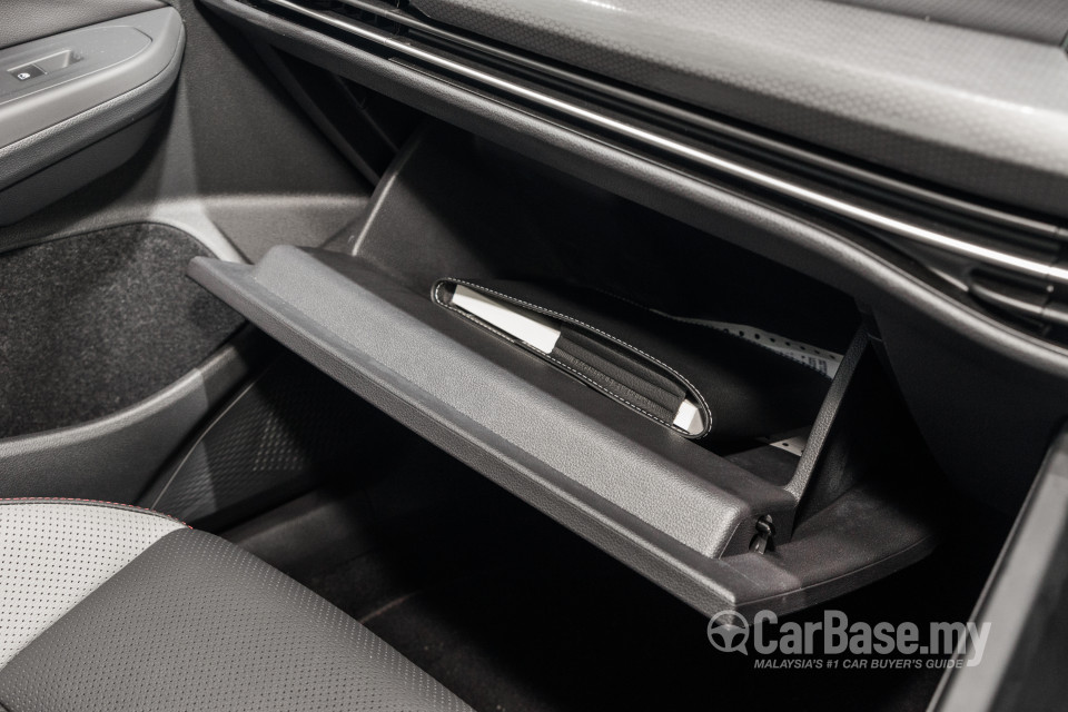 Volkswagen Golf GTI Mk8 (2022) Interior