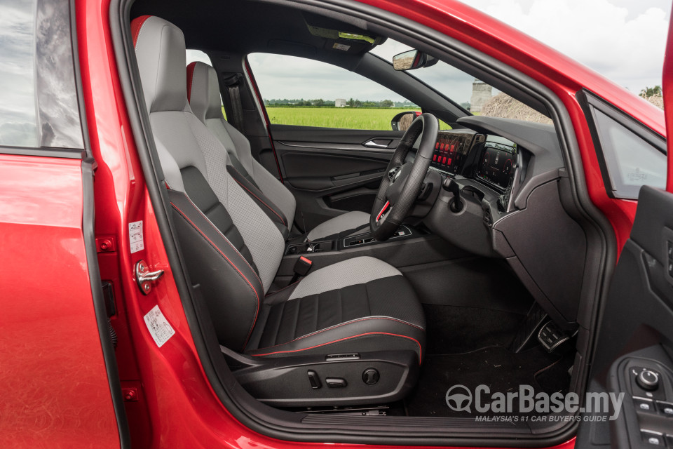 Volkswagen Golf GTI Mk8 (2022) Interior