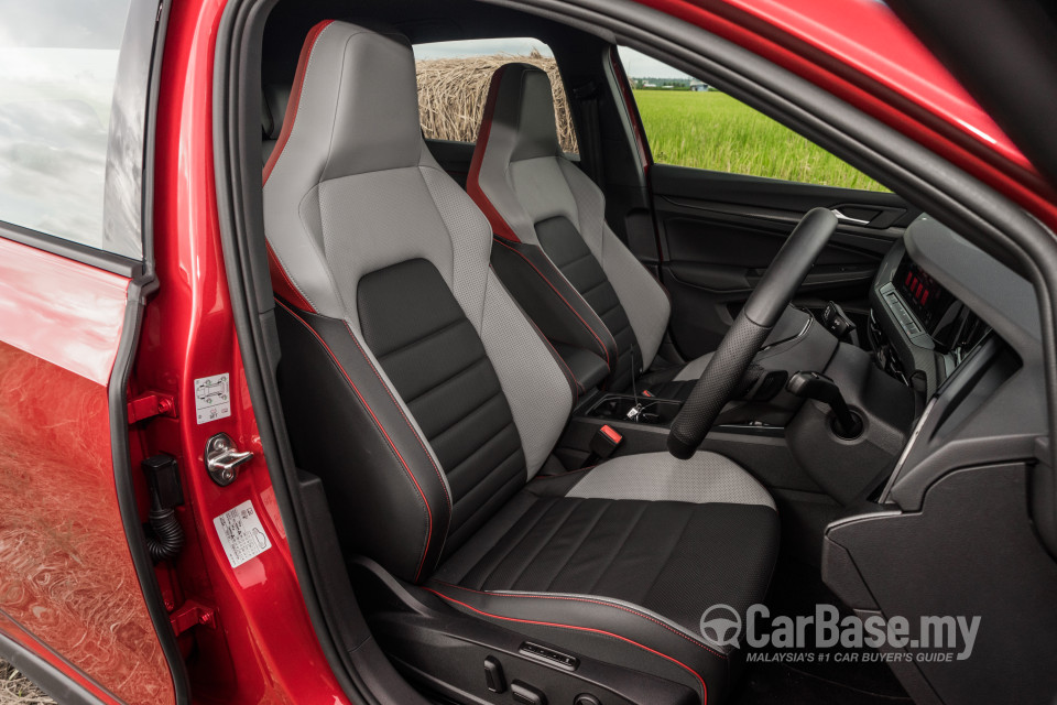 Volkswagen Golf GTI Mk8 (2022) Interior