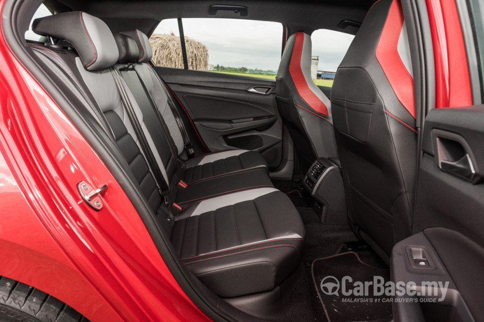 Volkswagen Golf GTI Mk8 (2022) Interior