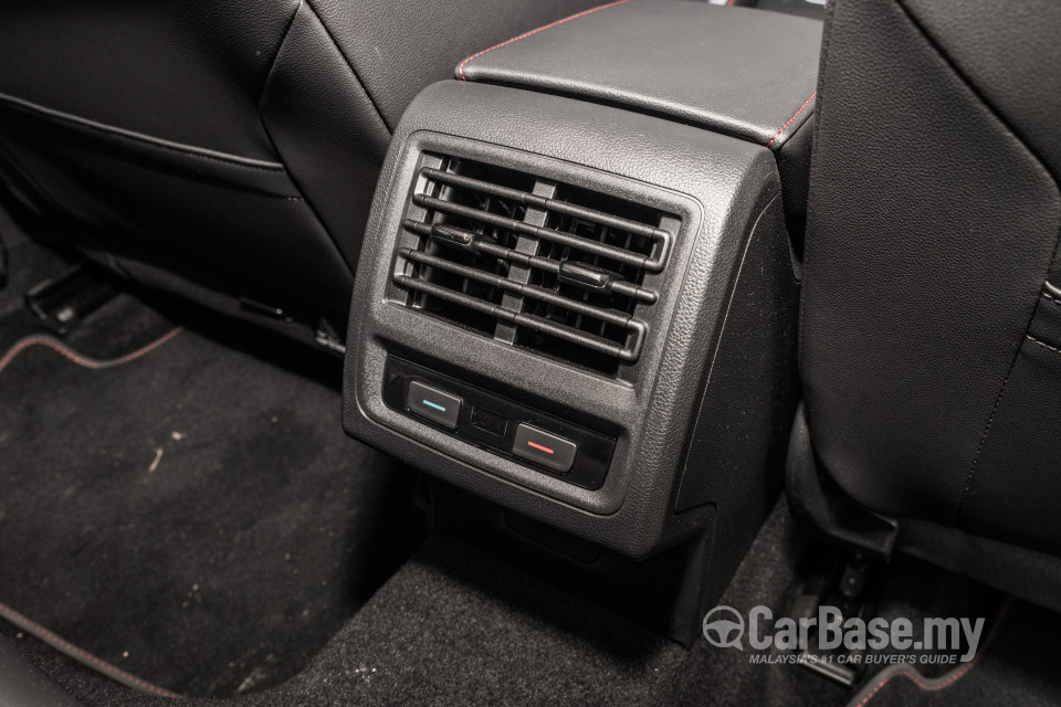 Volkswagen Golf GTI Mk8 (2022) Interior