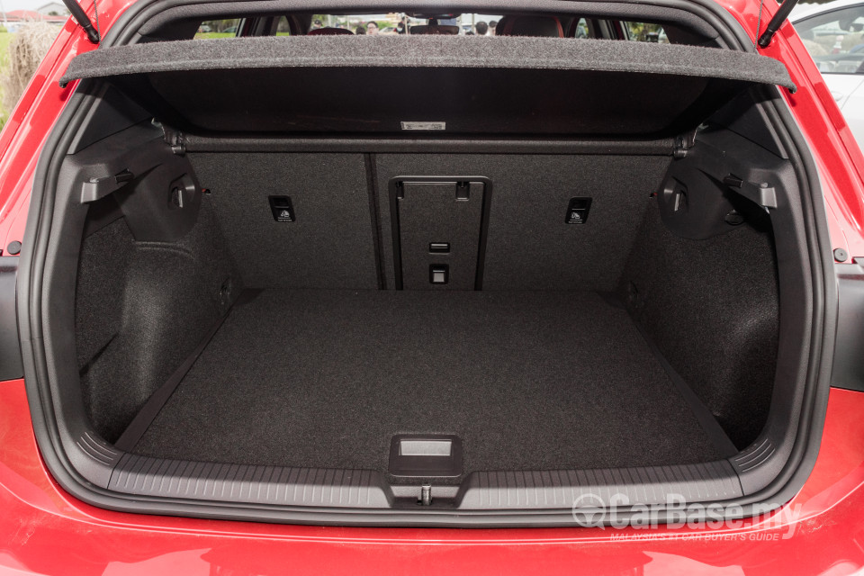 Volkswagen Golf GTI Mk8 (2022) Interior