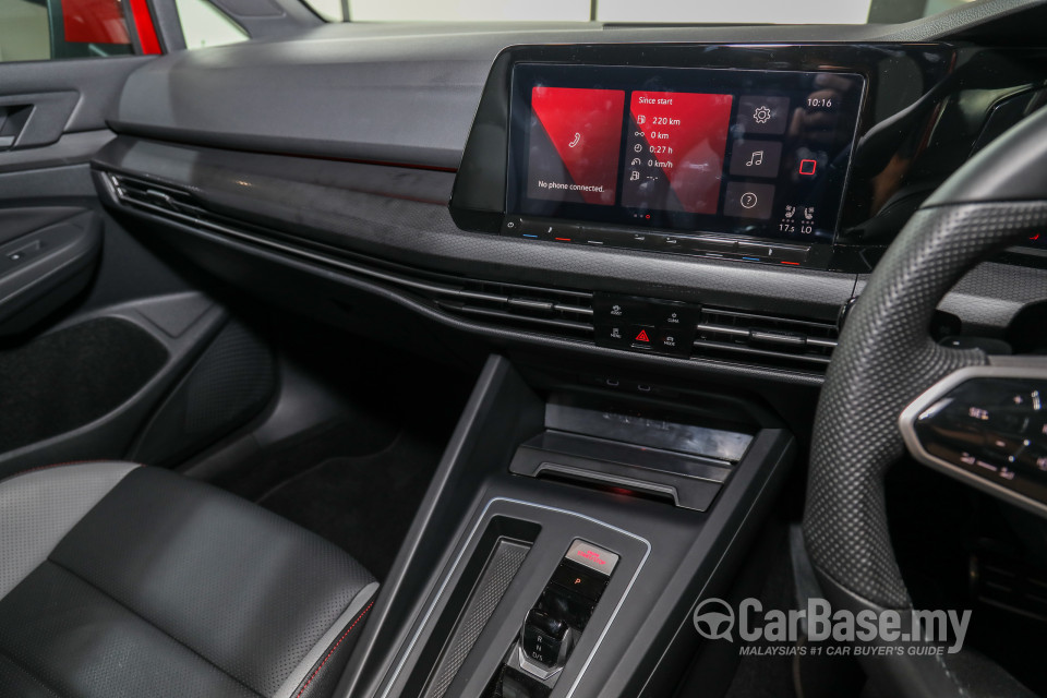 Volkswagen Golf GTI Mk8 (2022) Interior