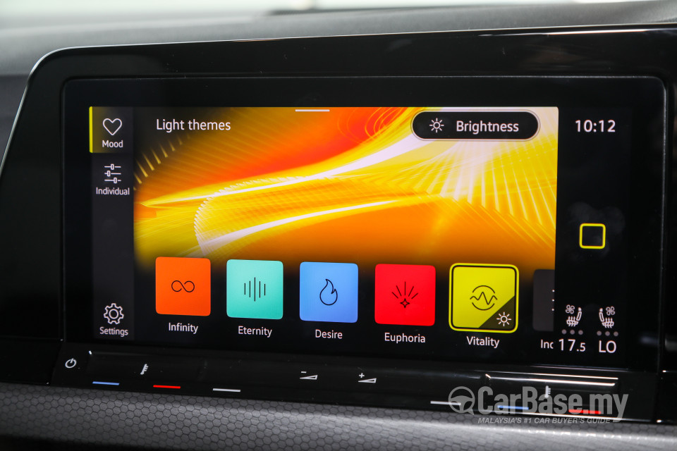 Volkswagen Golf GTI Mk8 (2022) Interior