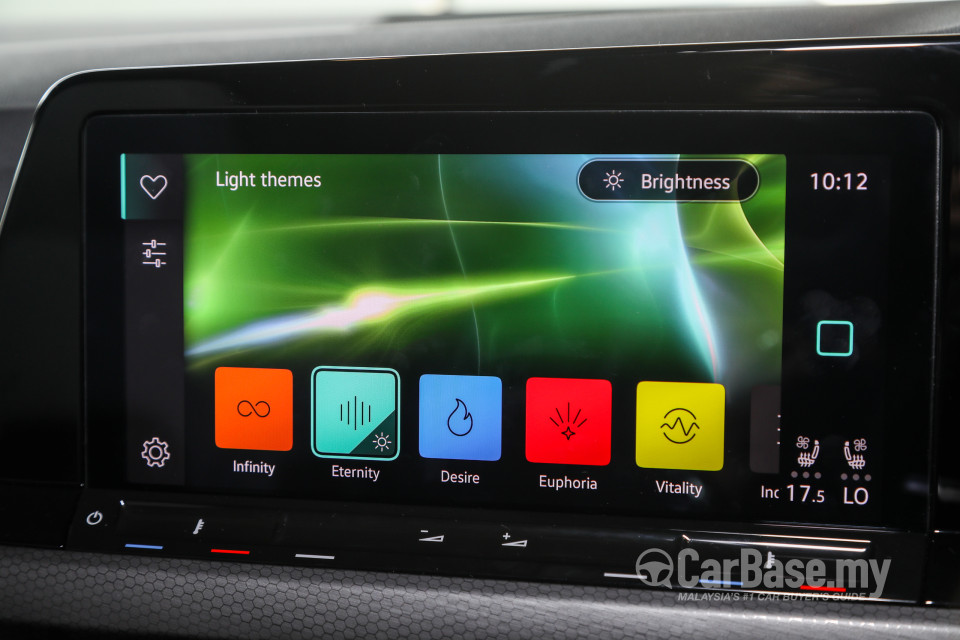 Volkswagen Golf GTI Mk8 (2022) Interior