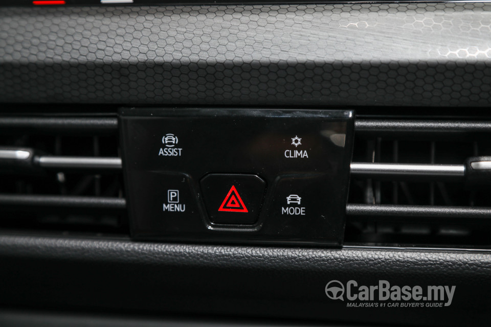 Volkswagen Golf GTI Mk8 (2022) Interior