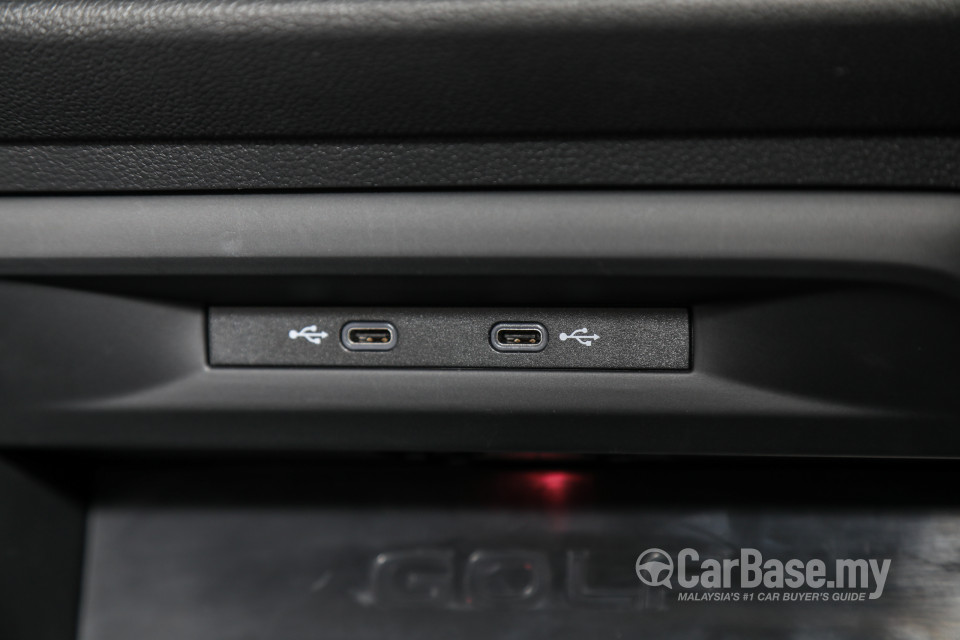 Volkswagen Golf GTI Mk8 (2022) Interior