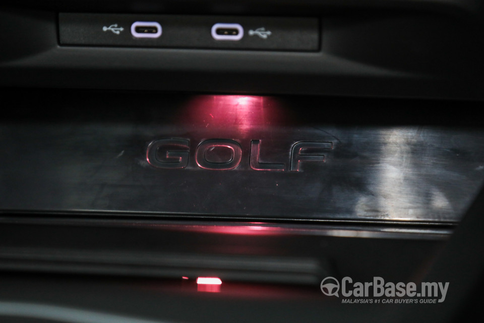 Volkswagen Golf GTI Mk8 (2022) Interior