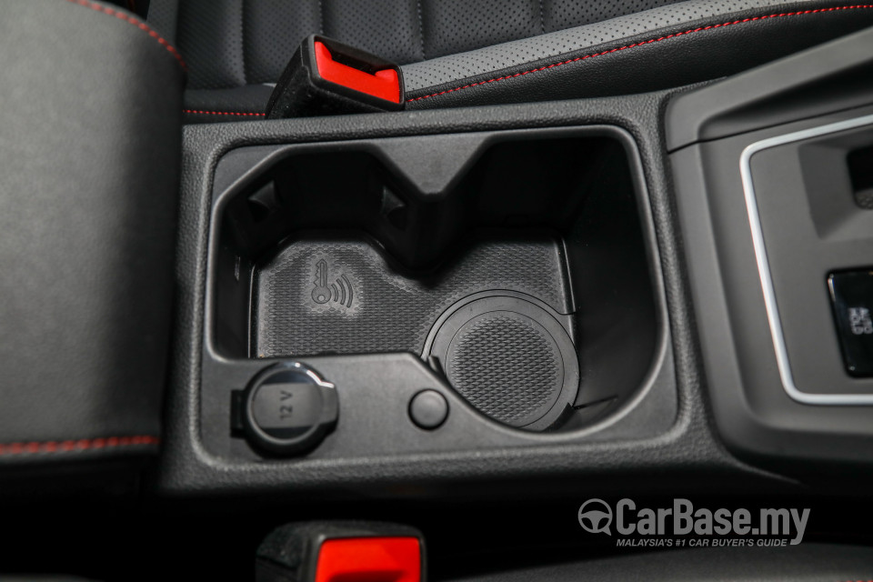 Volkswagen Golf GTI Mk8 (2022) Interior