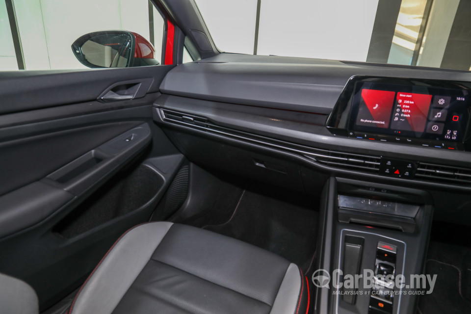 Volkswagen Golf GTI Mk8 (2022) Interior