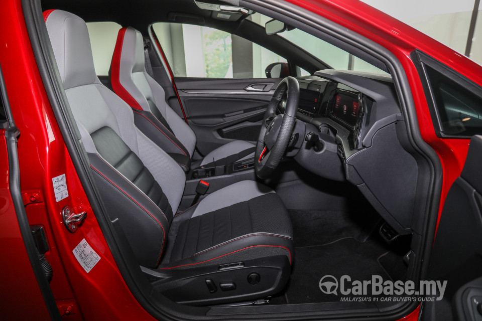 Volkswagen Golf GTI Mk8 (2022) Interior