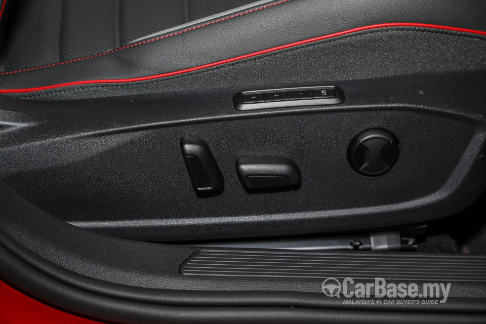 Volkswagen Golf GTI Mk8 (2022) Interior