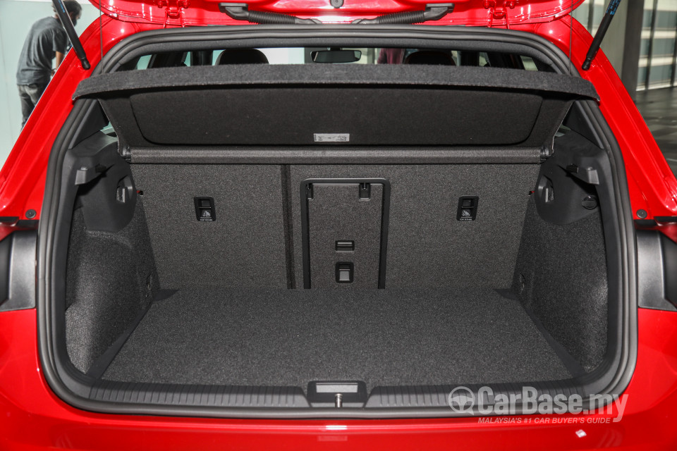 Volkswagen Golf GTI Mk8 (2022) Interior
