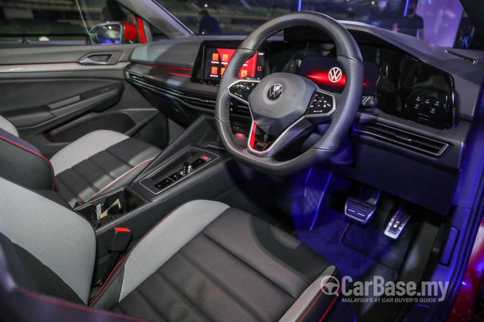 Volkswagen Golf GTI Mk8 (2022) Interior