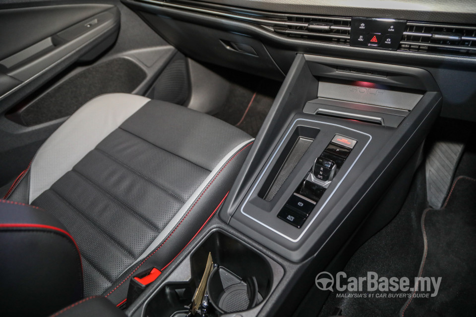 Volkswagen Golf GTI Mk8 (2022) Interior