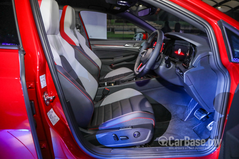 Volkswagen Golf GTI Mk8 (2022) Interior