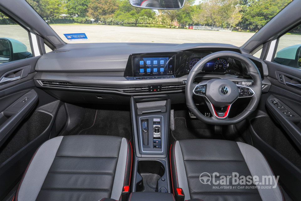 Volkswagen Golf GTI Mk8 (2022) Interior