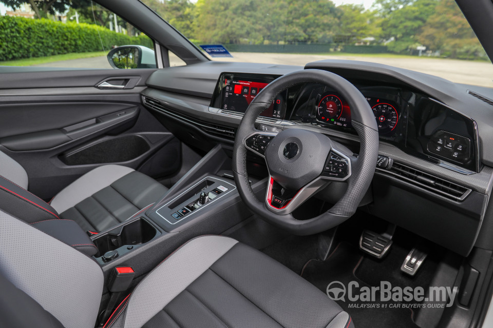 Volkswagen Golf GTI Mk8 (2022) Interior