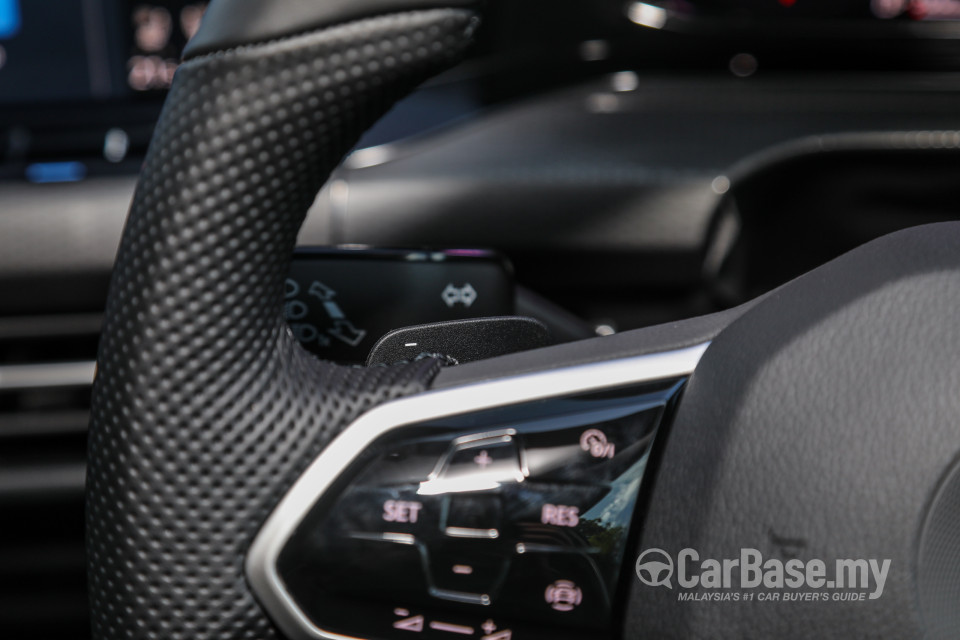 Volkswagen Golf GTI Mk8 (2022) Interior