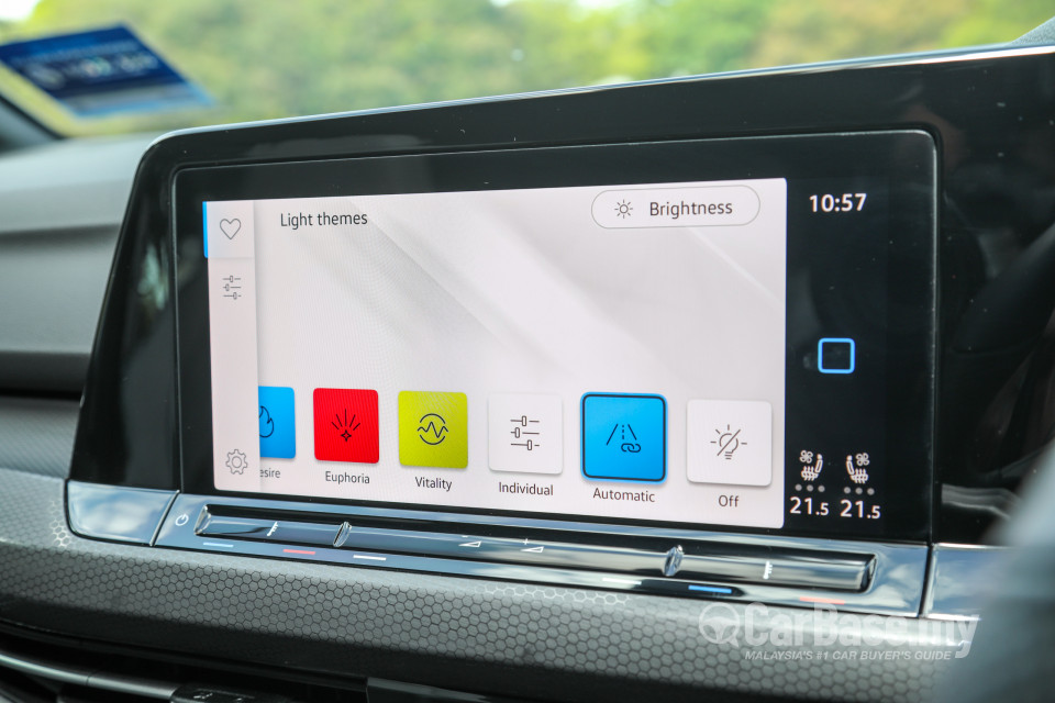 Volkswagen Golf GTI Mk8 (2022) Interior