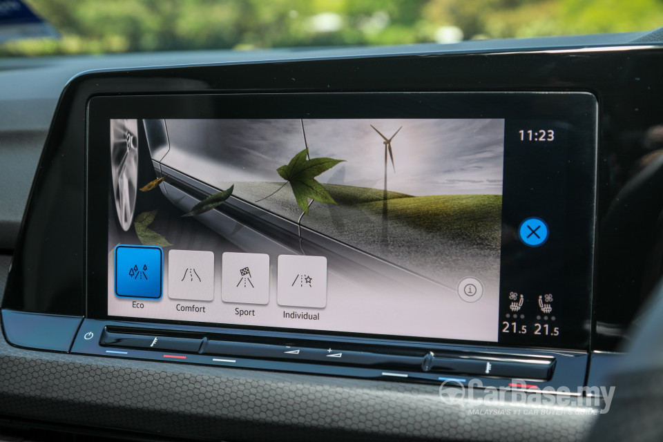 Volkswagen Golf GTI Mk8 (2022) Interior