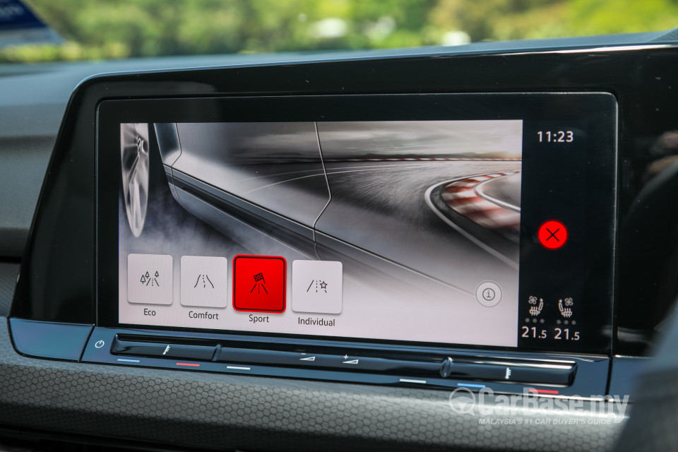 Volkswagen Golf GTI Mk8 (2022) Interior