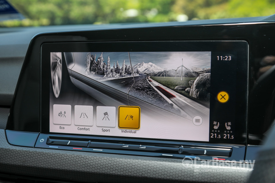Volkswagen Golf GTI Mk8 (2022) Interior